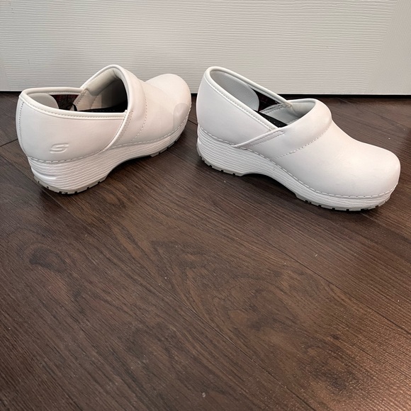 7 1/2 Sketchers slip resistant worn once ! Super cute and very comfortable . - Picture 2 of 4